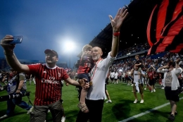 Stefano Pioli, pelatih AC Milan yang berhasil mempersembahkan trofi Liga Italia. Foto: AFP/Filippo Monteforte via Kompas.com