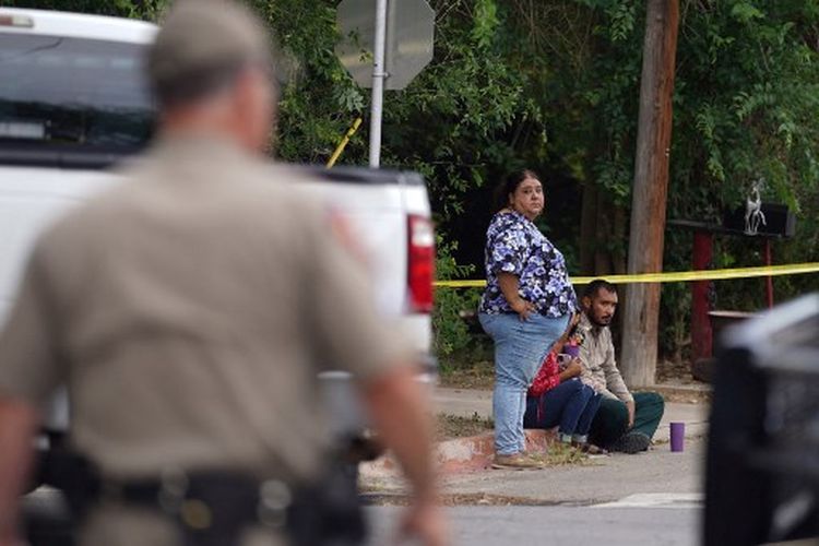 Penembakan massal di Robb Elementary School di Uvalde, Texas, pada 24 Mei 2022. - AFP/Alisson Dinner