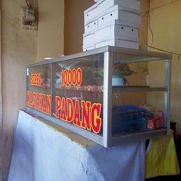 Etalase Masakan Padang serba 10.000 (Dokumentasi pribadi)
