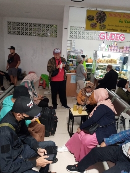 Makan gudeg di stasiun Lempuyangan/dokpri