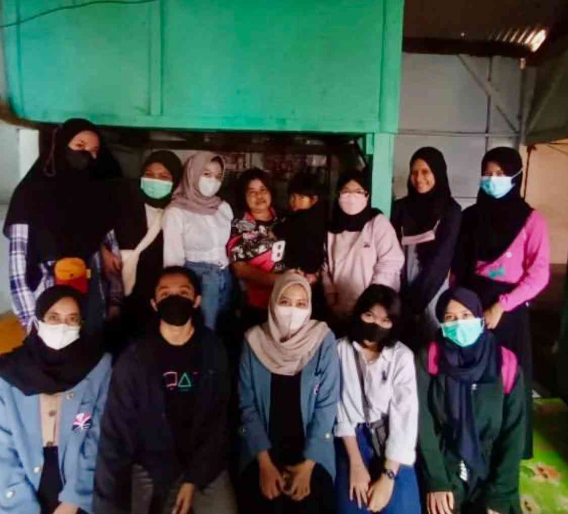 Mengoptimalkan Peran Penyedia Layanan untuk Meningkatkan Kesadaran Ekonomi di Desa Cikoneng