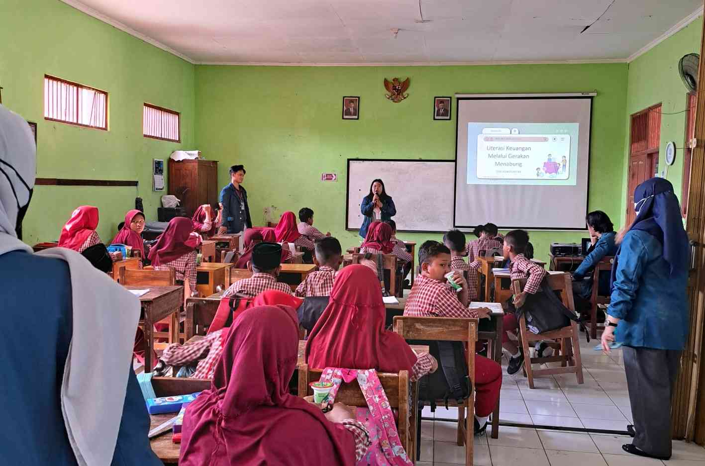 Foto Artikel : Cerdaskan Anak Bangsa! Mahasiswa KKN TIM II UNDIP ...