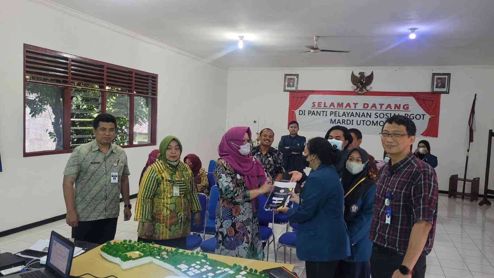 Foto Artikel : Mahasiswa KKN Tematik UNDIP Memberikan Modul Informasi ...