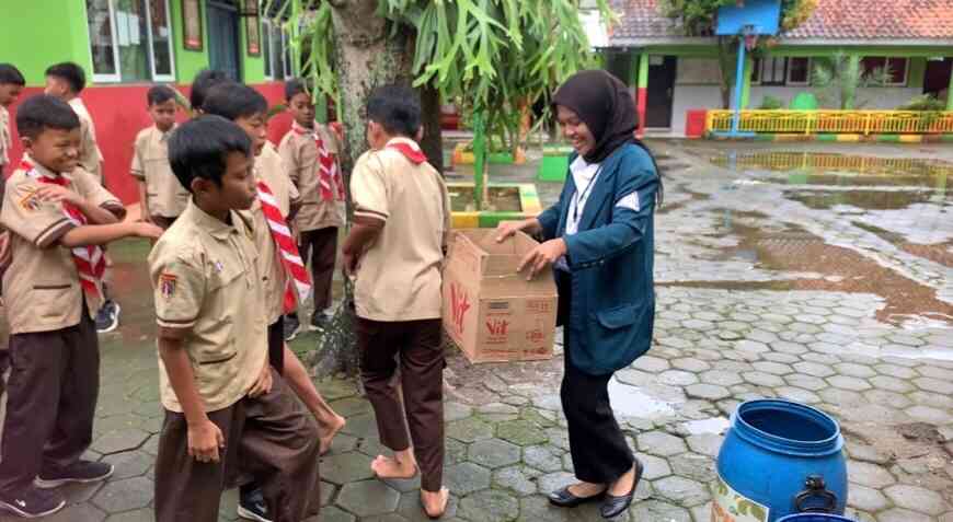 Foto Artikel : Serunya Mahasiswa KKN Undip Berikan Edukasi Mengenai ...