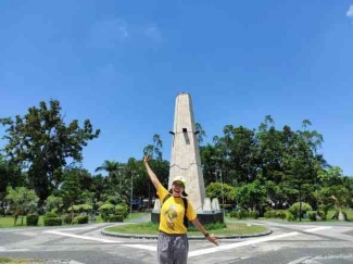 Trip Bersejarah ke Taman Tugu Selong dan Pantai Labuhan Haji