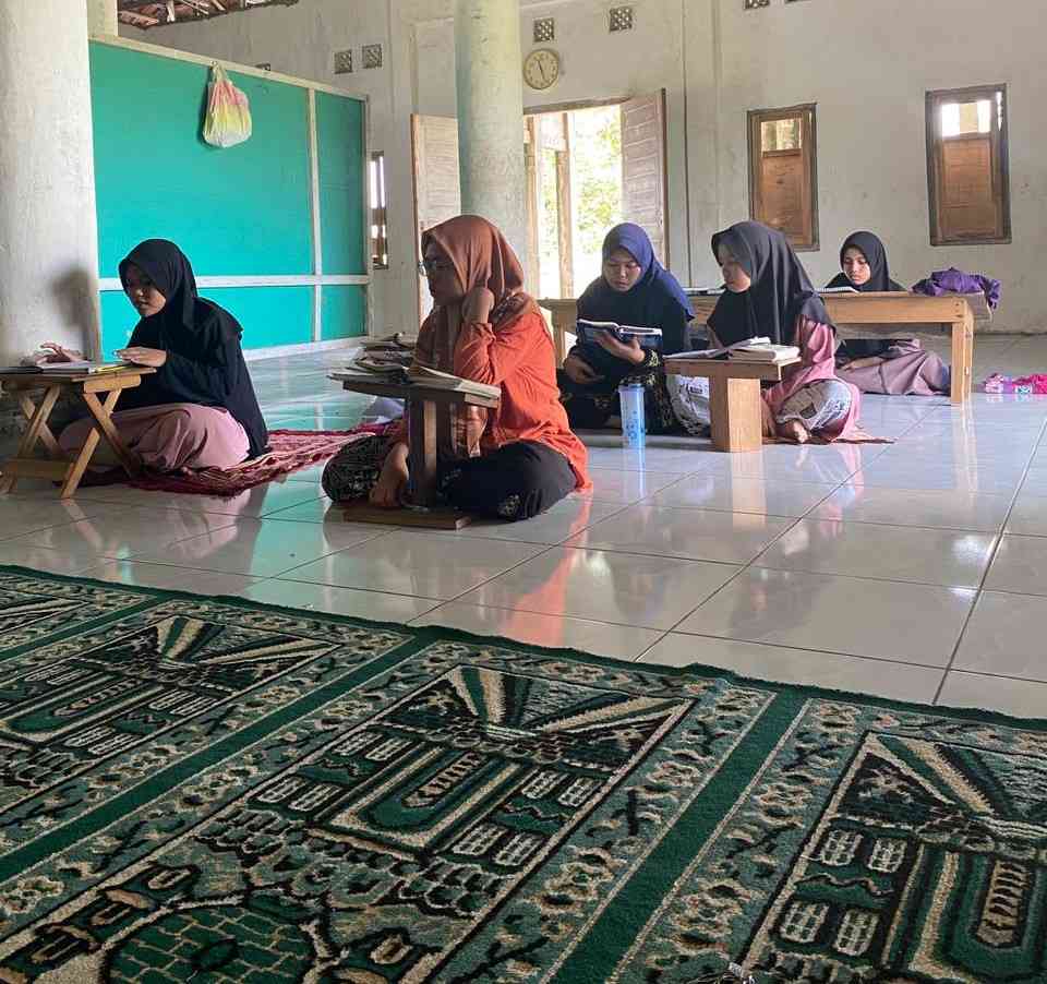 Foto Artikel : Hafalan Al-Quran Di Pondok Pesantren: Antara Keteraturan ...