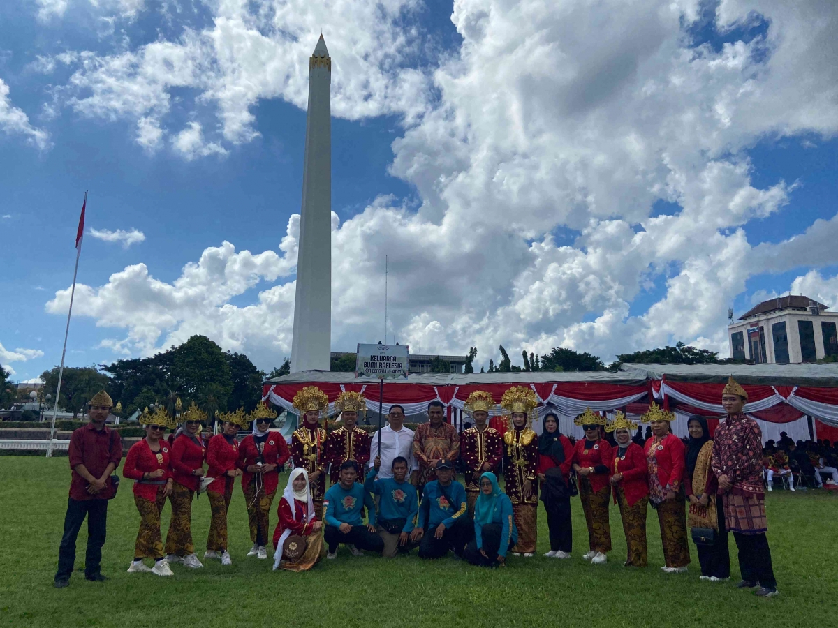 Foto Artikel Mengenalkan Pakaian Adat Bengkulu Sebagai Simbol foto-artikel-mengenalkan-pakaian-adat-bengkulu-sebagai-simbol