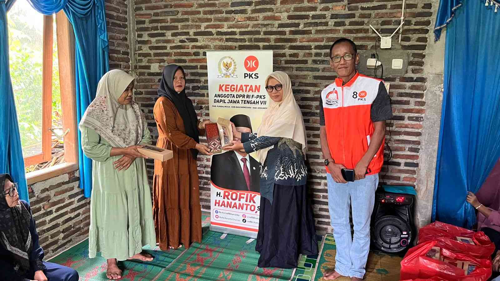 Eshak ichida barmoq porno