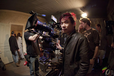 James Wan (sumber:http://4.bp.blogspot.com/-aY60QI_xRBo/UemSyYUujjI/AAAAAAAAnco/lsDMxXDC_zU/s400/hr_The_Conjuring_11.jpg)