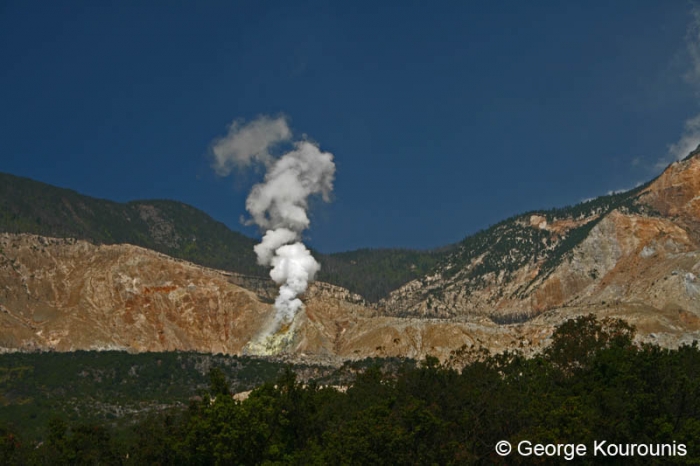 http://www.stormchaser.ca/Volcanoes/Papandayan/Papandayan_01.JPG