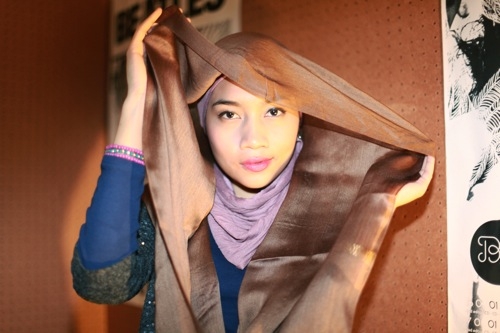 Yuna Zarai go internasional dengan jilbab [gambar:beutyandthefeastblog.com