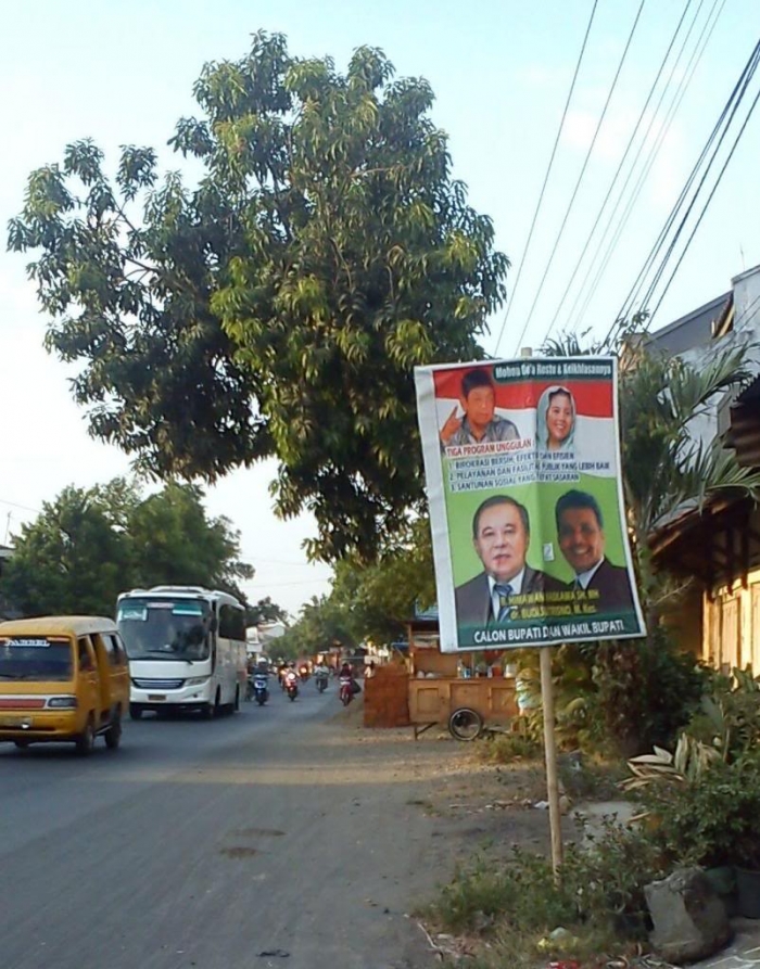 Spanduk kampanye Himawan ada foto Gusdurnya
