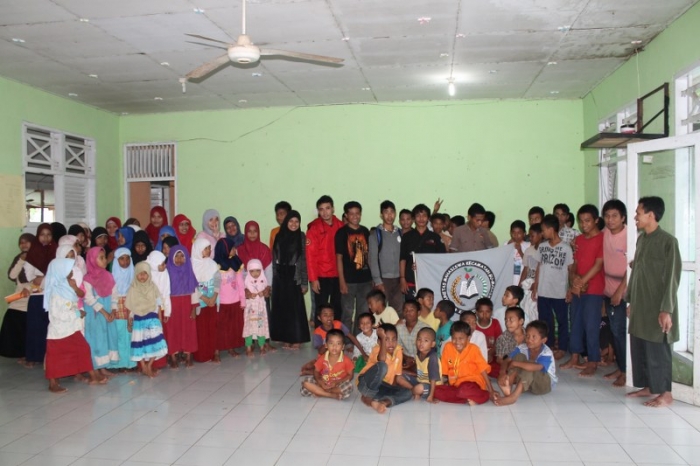 Foto Bersama Penghuni Panti Asuhan & Anggota KAMAKESA
