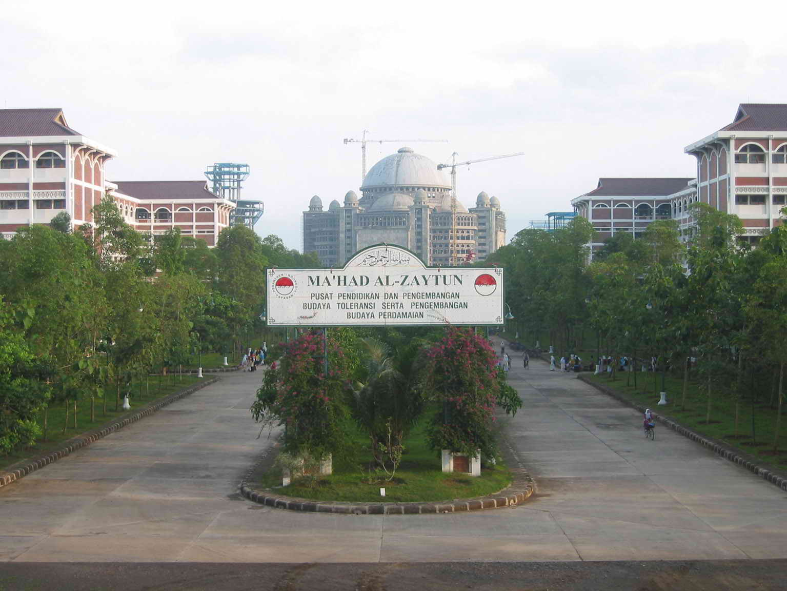Komunitas Unik di &quot;Kota Santri&quot; Pesantren AlZaytun, Indramayu