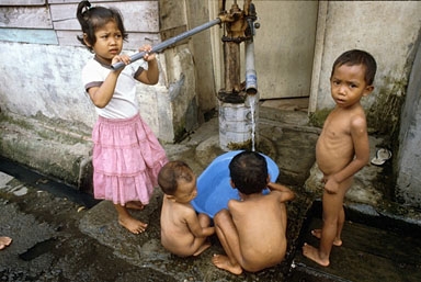 http://tyasonyoyy.files.wordpress.com/2011/09/masalah-sosial.jpg