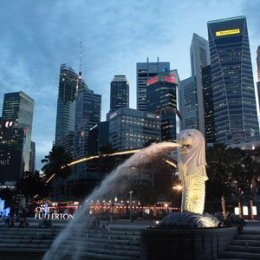 Singapura mempunyai lambang negara yaitu merlion yang berbentuk