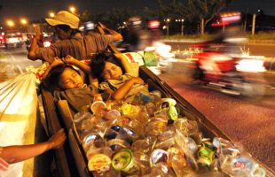 Manusia gerobak bertahan hidup di Kota Jakarta