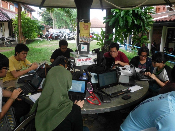 Suasana Gazebo Teknik Kimia