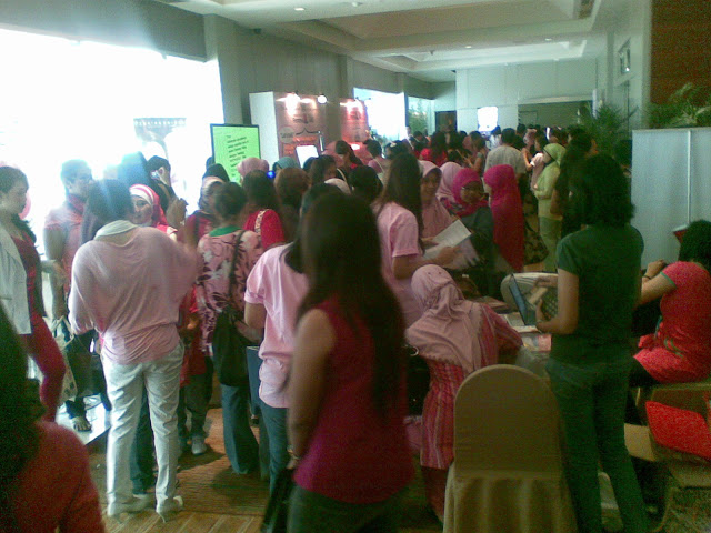 Suasana di Booth-booth yang tersedia diluar ruangan acara