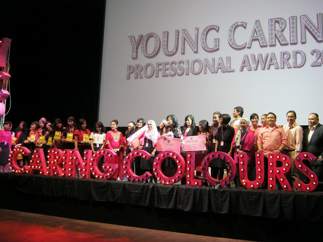 Seluruh Finalis YCPA2012 beserta dewan juri dan narasumber