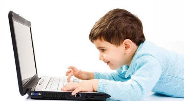 Hasil gambar untuk anak bermain gadget