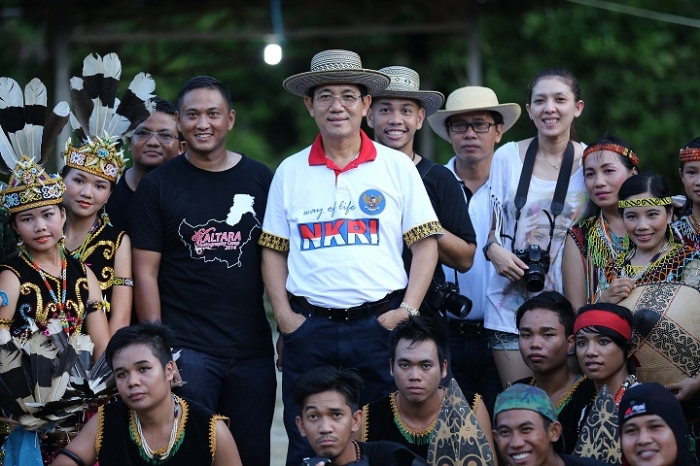 Dr. Yansen Bupati Malinau Dr. Yansen (tengah). (malinau.go.id)