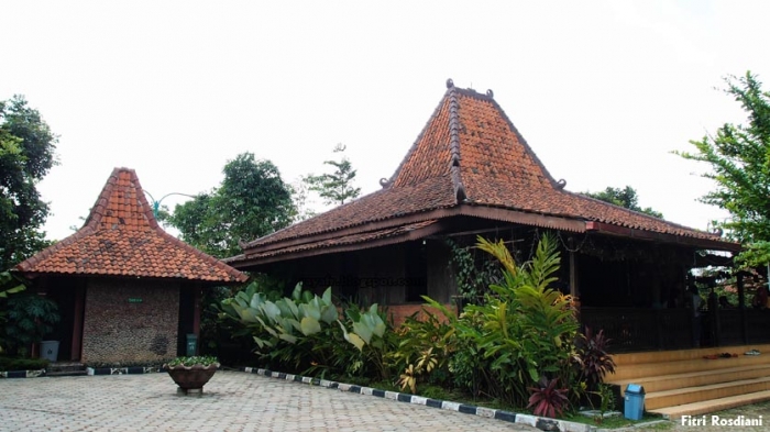 kampoeng wisata rumah joglo yang mengusung konsep rumah jawa