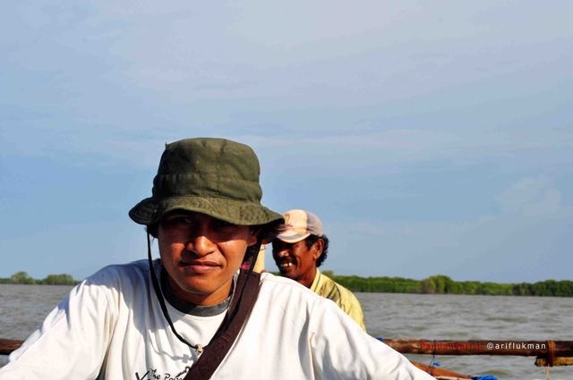 Mas Din saat berada di atas laut Jawa Mas Din saat berada di atas laut Jawa