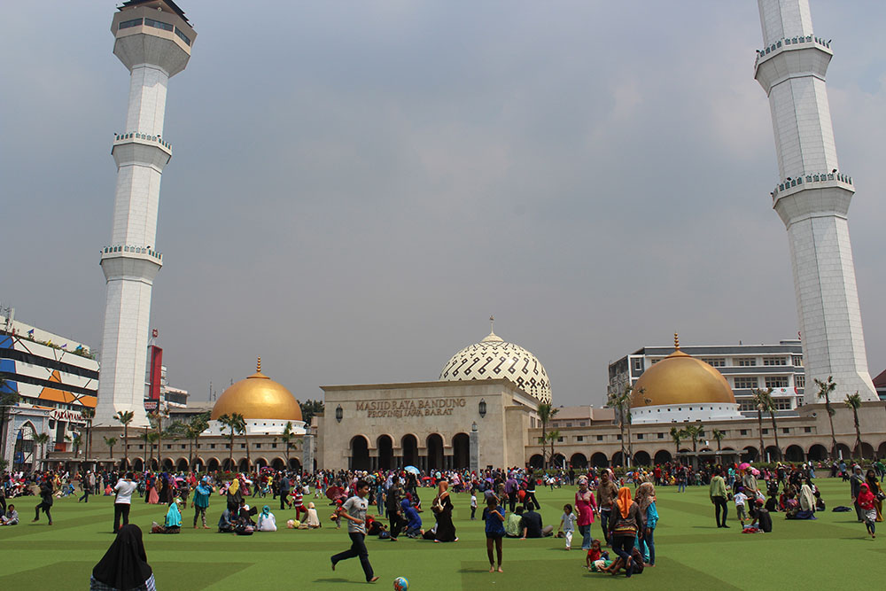 10 Wisata Di Bandung Yang Dijangkau Dengan Jalan Kaki 10 Wisata Di Bandung Yang Dijangkau Dengan Jalan Kaki