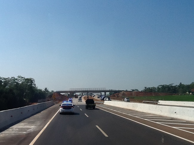 Kondisi Lengang di Tol Cipali Sebelum Musim Mudik (foto koleksi pribadi)