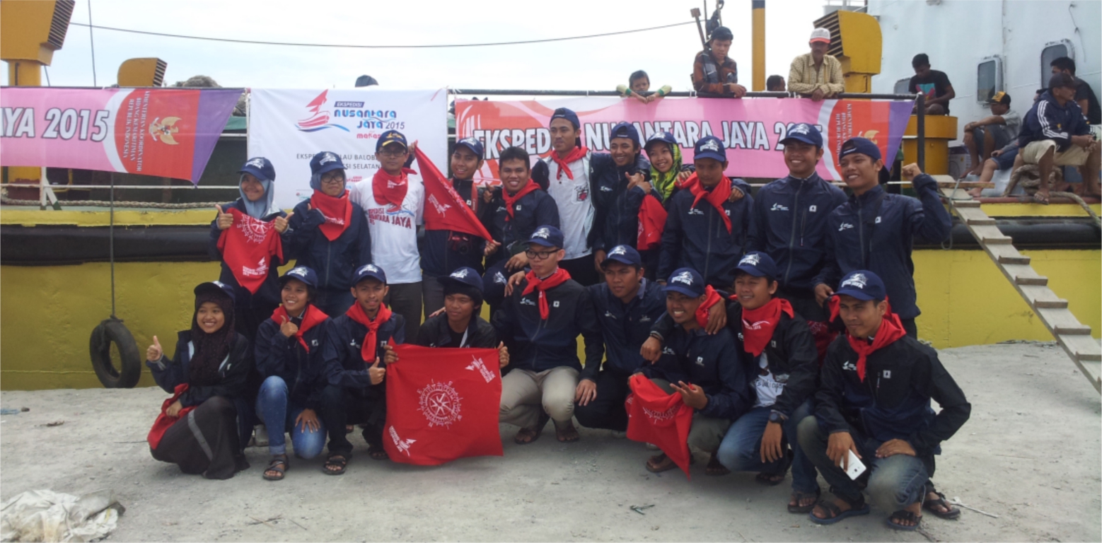 Foto Tim Ekspedisi Nusantara Jaya 2015 Makassar bersama Bapak Ardiansyah Hasyim (Perwakilan Kemenko Maritim)