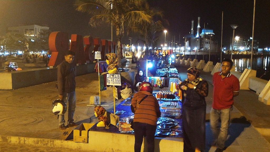 Pantai Losari Makassar Rantasa Jorok SaveLosariBeach Pantai Losari Makassar Rantasa Jorok SaveLosariBeach