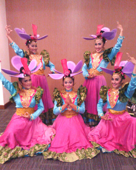 Ada Sherly di Balik Kecantikan Tari Nong Anggrek 2 oleh  Ada Sherly di Balik Kecantikan Tari Nong Anggrek 2 oleh