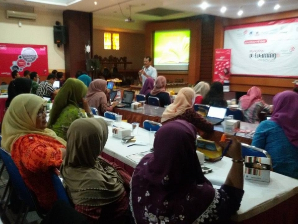 Johan Wahyudi di Workshop Elearning telkom Solo