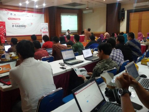 Workshop Elearning untuk Rakyat di Telkom Solo