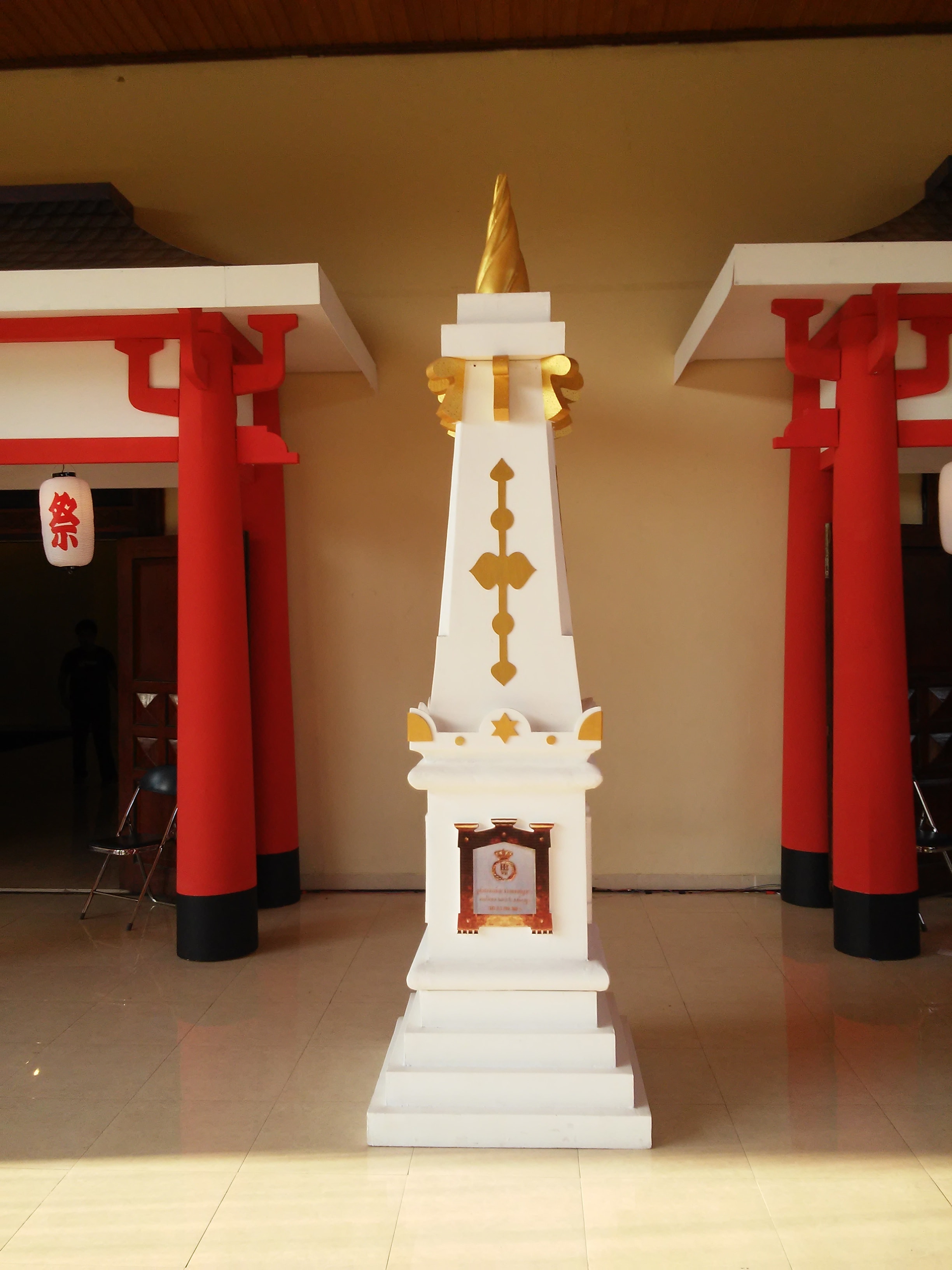 Di dalam ruang stand stand kreasi bertebaran Di dalam ruang stand stand kreasi bertebaran