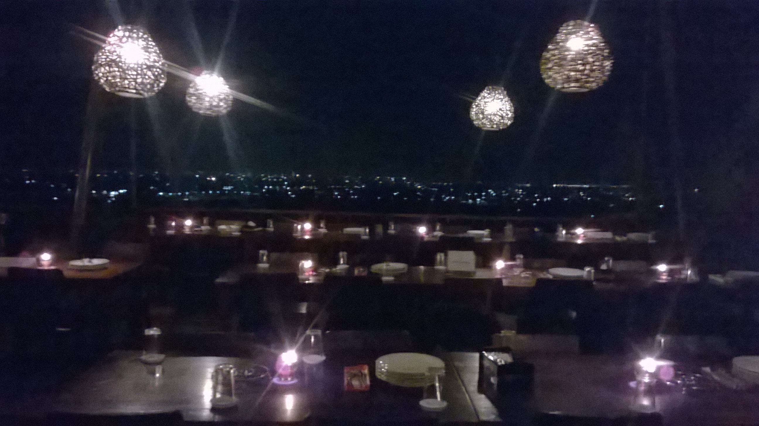 Menikmati Makanan Dengan Suasana Romantis Di Klapa Manis Menikmati Makanan Dengan Suasana Romantis Di Klapa Manis
