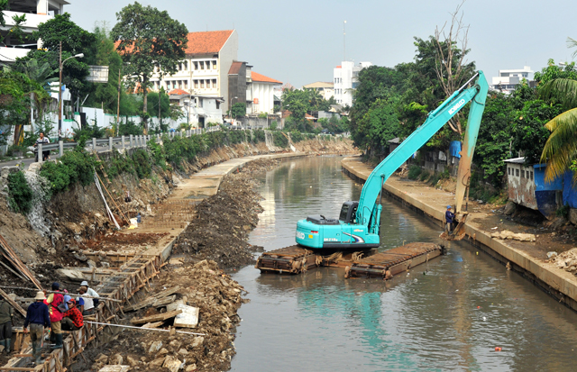 Normalisasi Sungai Ciliwung di Raden Saleh. Sumber: beritadaerah.co.id