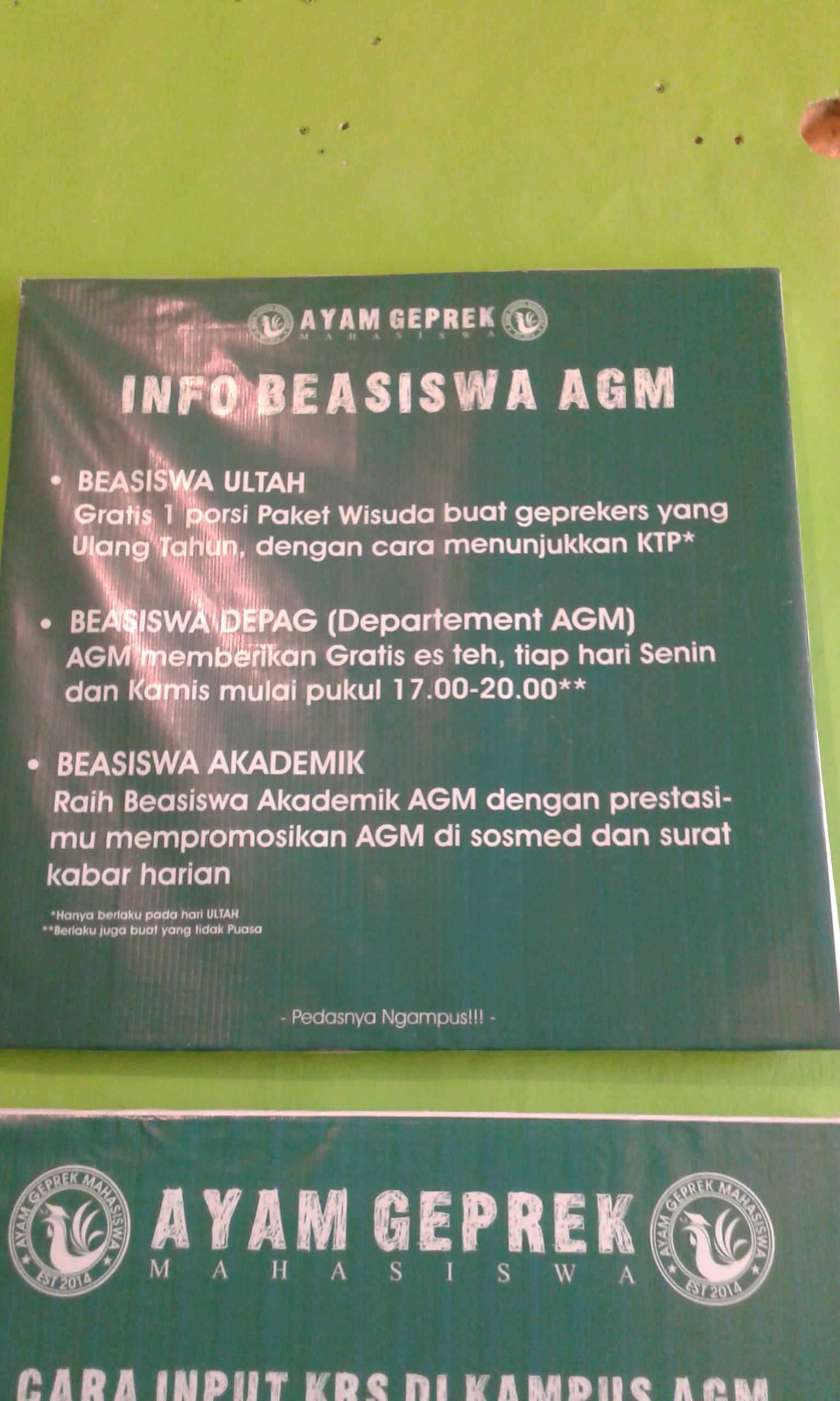 Oh ya ada satu hal lagi nih yang bikin saya mengacungkan kedua jempol saya Yaitu harganya Harganya sangat cocok nih buat anak kosan yang uang jajannya Oh ya ada satu hal lagi nih yang bikin saya mengacungkan kedua jempol saya Yaitu harganya Harganya sangat cocok nih buat anak kosan yang uang jajannya