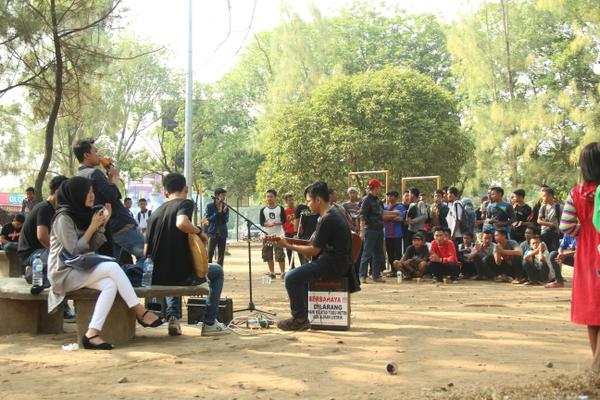 [Musisi Lokal Meramaikan Taman Merdeka]