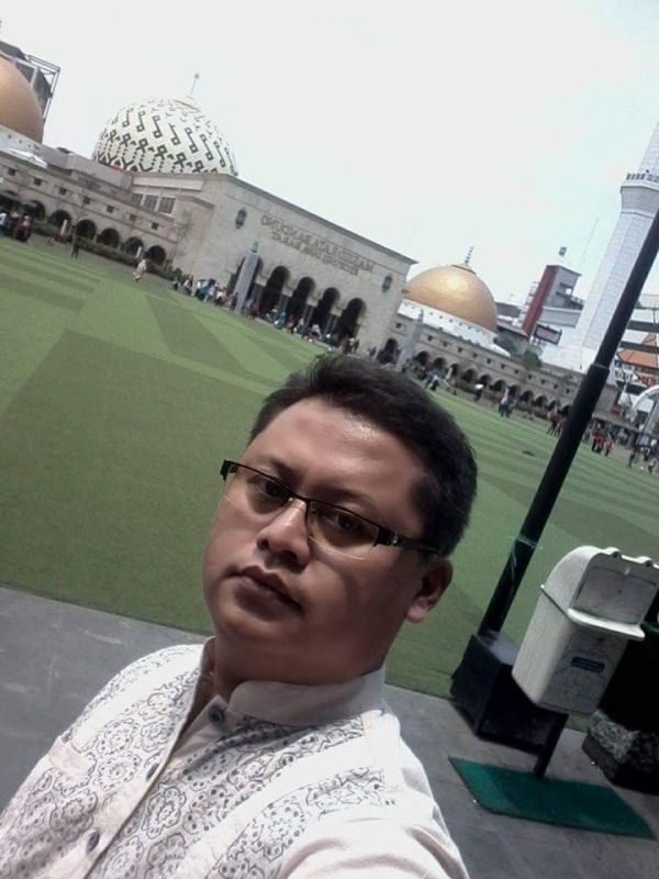 Foto Pak Sudarma yang mengirimkan Foto Selfienya di Lokasi Alun-alun Kota Bandung