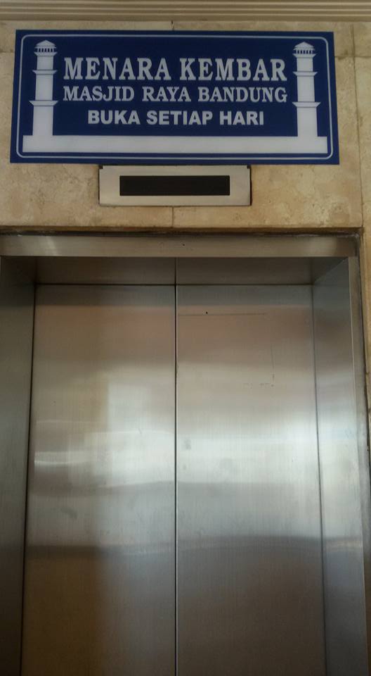 Pintu Lift Menara Masjid Bagian Selatan