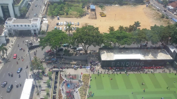 Wajah Alun-alun Kota bandung dari atas menara masjid raya