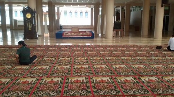 Sholat Dhuha di Masjid Raya Bandung