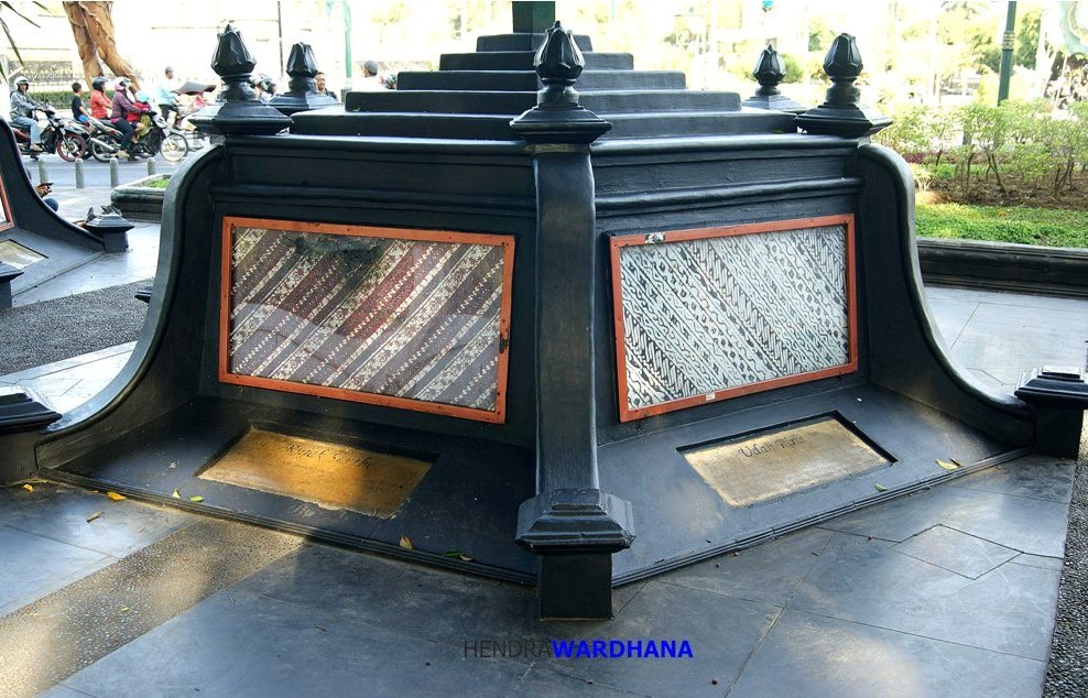 Monumen Batik di Yogyakarta.