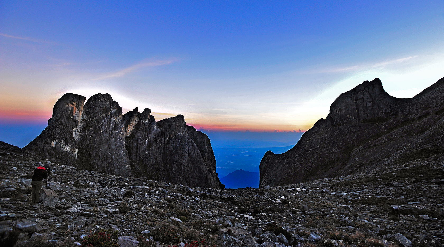 Gunung Tambuyukon (Sumber: johnlkong.com)