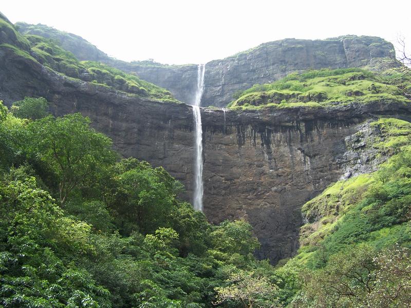  Gunung Murud (Sumber: himadvanture.blogspot.com)