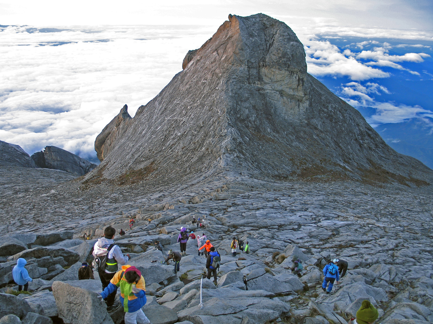 4 Gunung Tertinggi Yang Ada Di Malaysia Halaman All Kompasiana Com