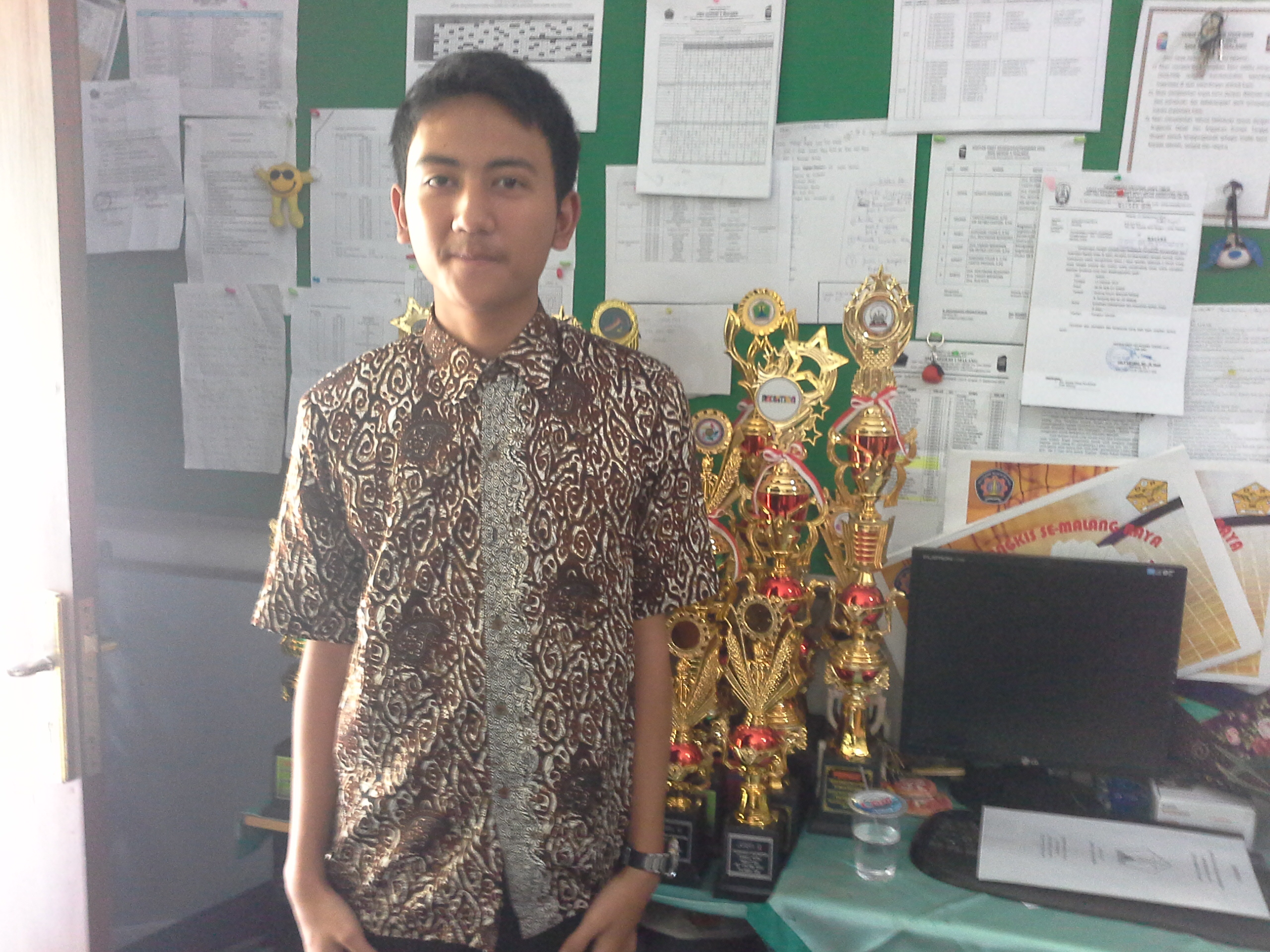 Jalan Kaki Ozzy Gantungkan Cita Cita Di SMAN Favorit Malang Oleh Jalan Kaki Ozzy Gantungkan Cita Cita Di SMAN Favorit Malang Oleh