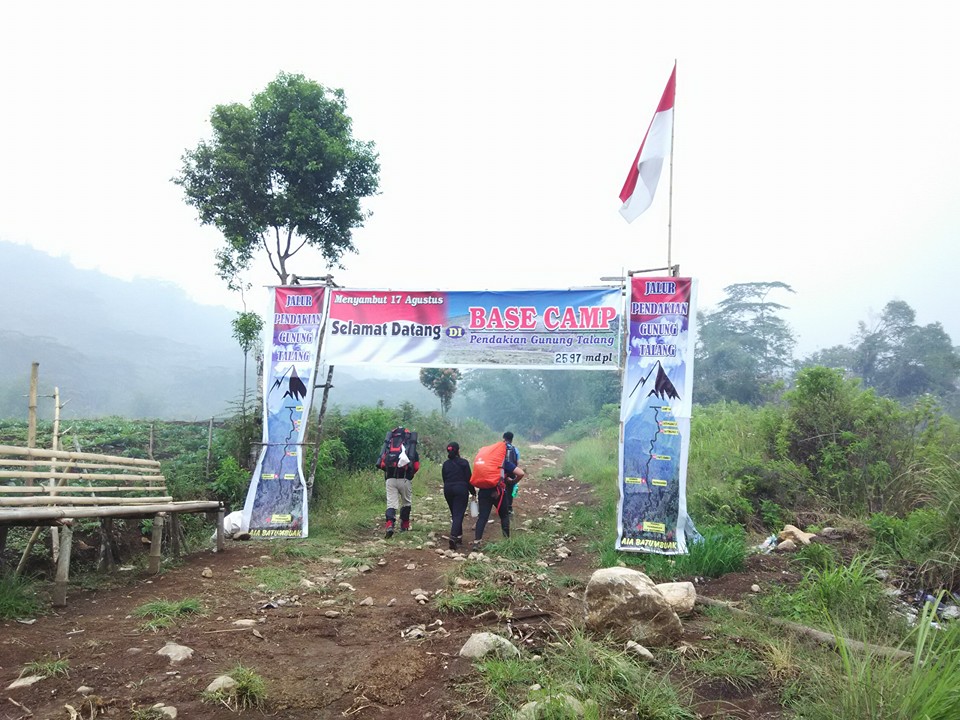 Gerbang terakhir basecamp R6, sekarang sudah tumbang (dokpri)